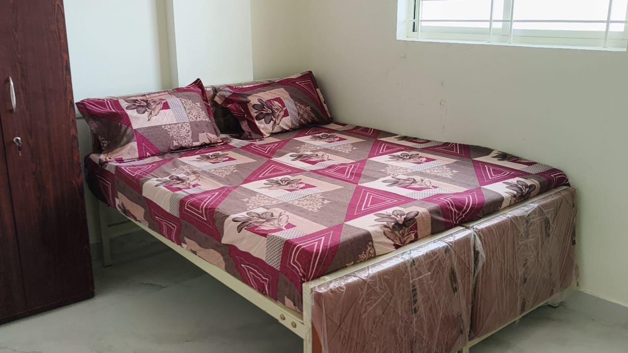 Private furnished room