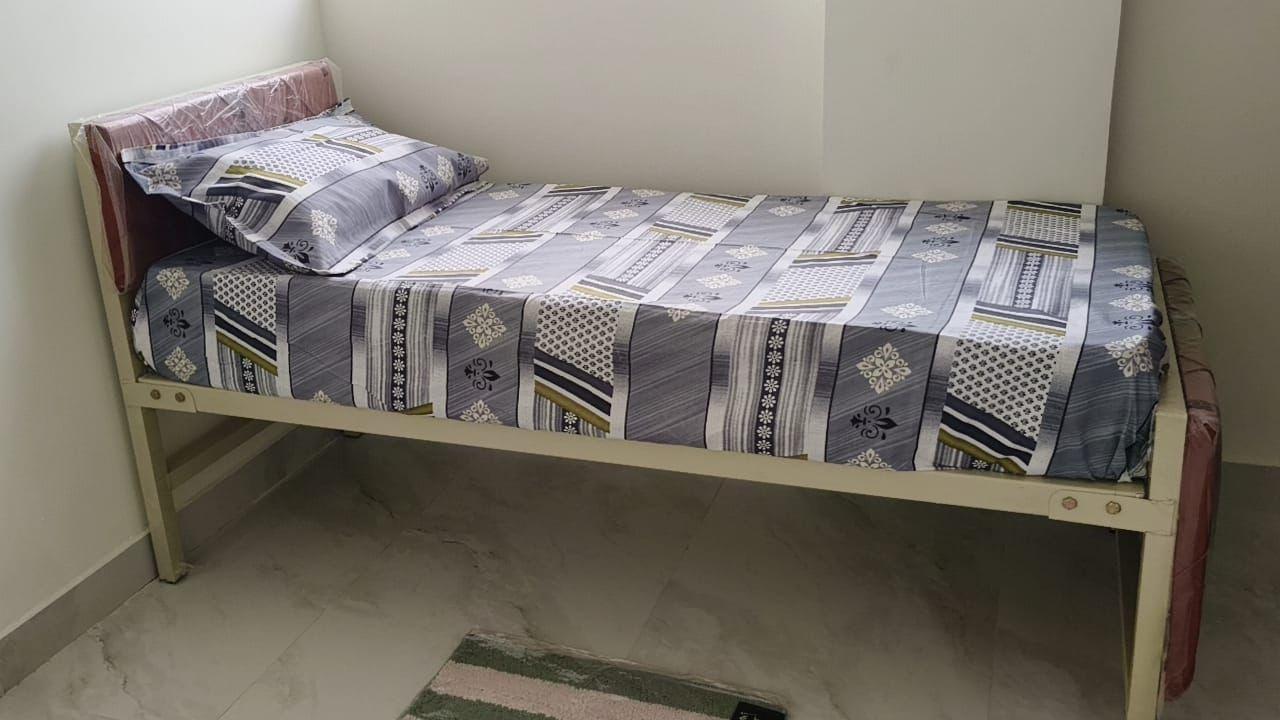 Single furnished bed