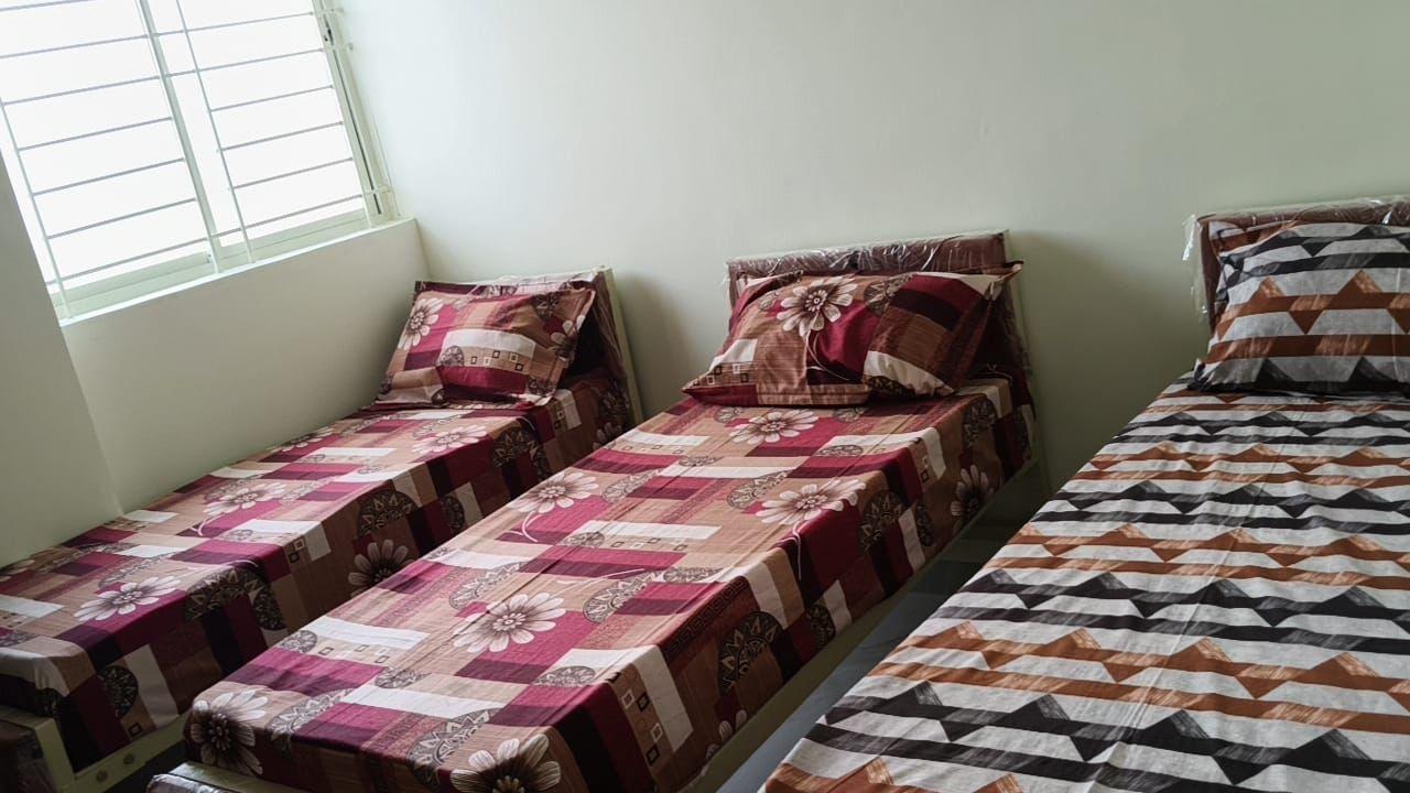 Triple sharing furnished room